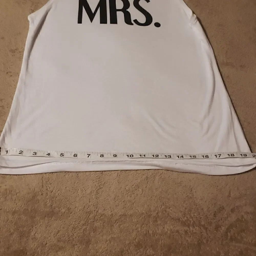 MODERN Lux. White tank with "MRS." print - Picture 6 of 7
